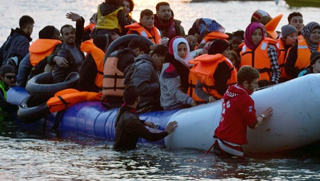 Nach der Schließung der Westbalkanroute suchen sich Migranten neue Wege, um nach Europa zu kommen. (Bild: AFP)