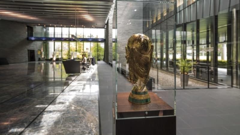 Der heilige Gral - der WM-Pokal, der nur von Spielern und Staatsoberhäuptern berührt werden darf (Bild: Zuerich Tourism / Gaetan Bally)