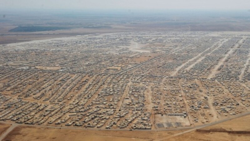 Das Flüchtlingslager Zaatari in Jordanien, acht Kilometer von der syrischen Grenze entfernt. (Bild: APA/AFP/AFP POOL/MANDEL NGAN)