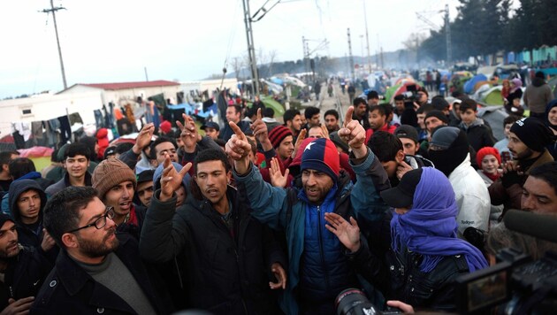 Trotz des EU-Türkei-Deals will die UNO noch mehr legale Einreisemöglichkeiten für Syrer. (Bild: APA/AFP/DANIEL MIHAILESCU)