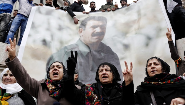 Für viele Kurden ist der inhaftierte PKK-Gründer Abdullah Öcalan ein Volksheld. (Bild: EPA/SEDAT SUNA)