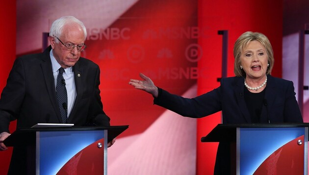 Hillary Clinton im Wortgefecht mit Bernie Sanders (Bild: APA/AFP/GETTY IMAGES/JUSTIN SULLIVAN)