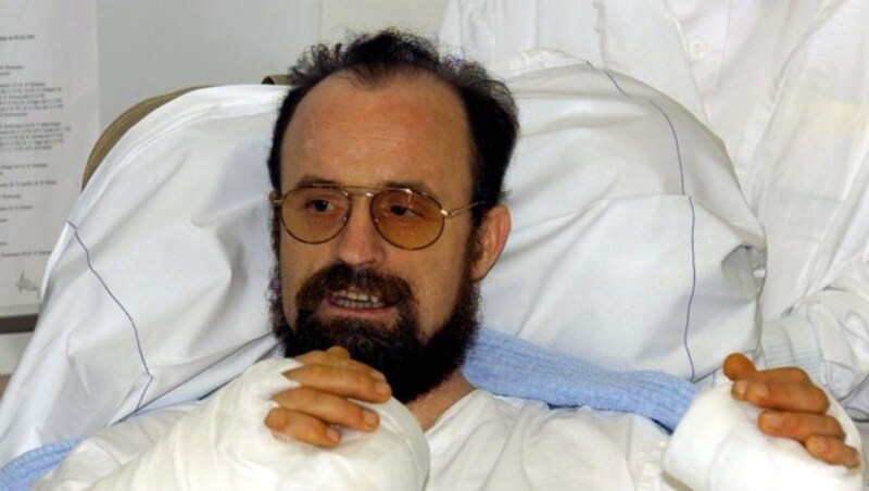 Polizist Theo Kelz verliert 1994 beide Hände, 2000 glückt eine Transplantation zweier fremder Hände. (Bild: APA/Bernhard Grossruck)