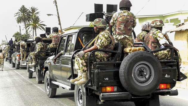 Nigerianische Soldaten im Einsatz gegen Boko Haram (Bild: APA/EPA/STR)