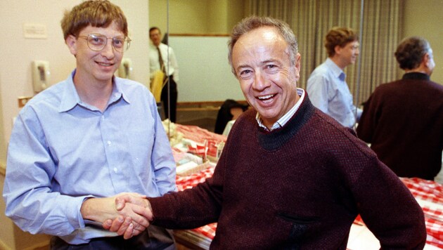 Andy Grove im Jahr 1992 mit Microsoft-Chef Bill Gates (Bild: AP)