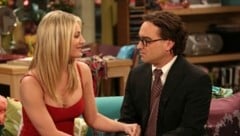 Kaley Cuoco und Johnny Galecki in „The Big Bang Theory“ - viermal pro Tag auf ORF 1, obwohl die Serie schon lange abgedreht ist. (Bild: CBS)