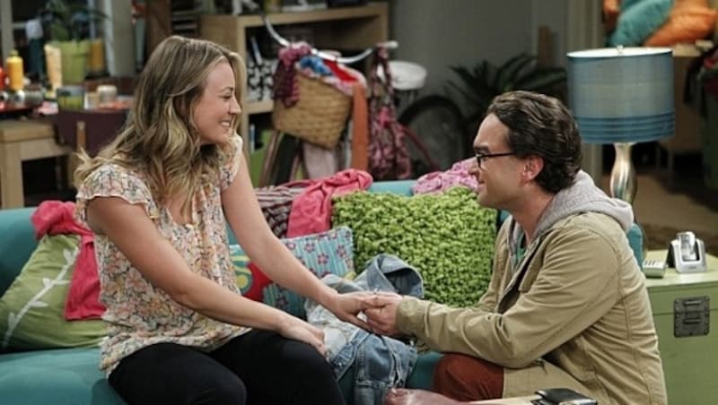 Kaley Cuoco und Johnny Galecki in "The Big Bang Theory" (Bild: CBS)