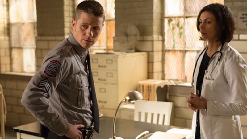 Benjamin McKenzie und Morena Baccarin in "Gotham" (Bild: Fox)