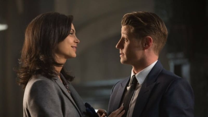 Benjamin McKenzie und Morena Baccarin in "Gotham" (Bild: Fox)