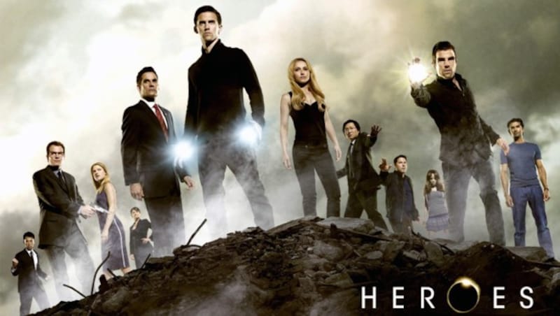 Hayden Panettiere (6.v.r.) und Milo Ventimiglia (6.v.l.) in "Heroes" (Bild: NBC)