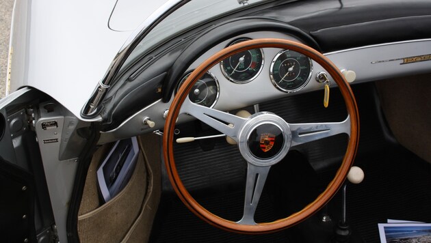 Beim Porsche 356 Speedster sitzt der Choke rechts neben dem Zündschloss. (Bild: SP-X)