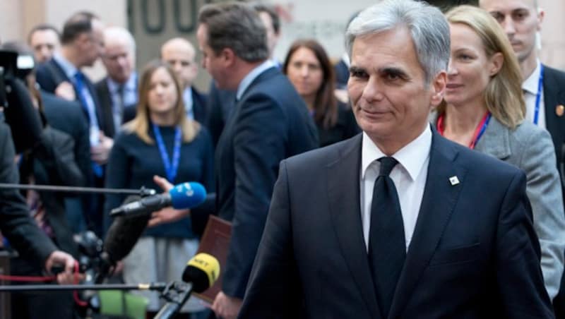 Bundeskanzler Faymann beim EU-Gipfel in Brüssel (Bild: Associated Press)