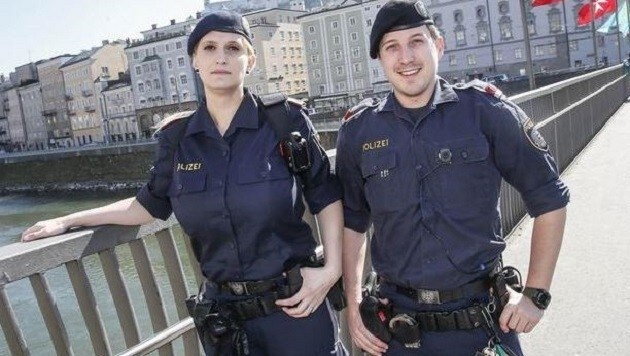 Daniela Salentinig und Fabian Mischitz von der Rathauswachstube mit den Bodycams an der Uniform (Bild: Markus Tschepp)