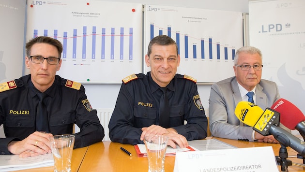 Kirchler, Tomac und Pupp (v.li.) präsentierten in Innsbruck die Kriminalstatistik Jahr 2015. (Bild: Christian Forcher)