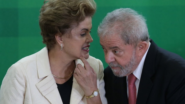 Präsidentin Rousseff und ihr neuer Stabschef Lula sind in weiten Teilen des Volkes unbeliebt. (Bild: ASSOCIATED PRESS)
