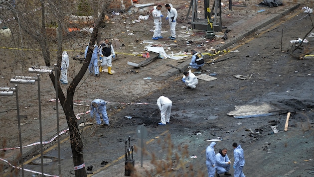 Spurensicherung am Anschlagsort in Ankara (Bild: Associated Press)