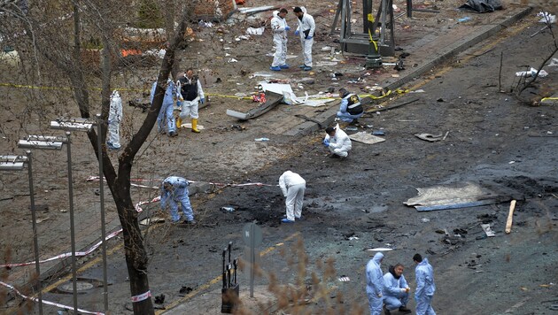 Spurensicherung am Anschlagsort in Ankara (Bild: Associated Press)