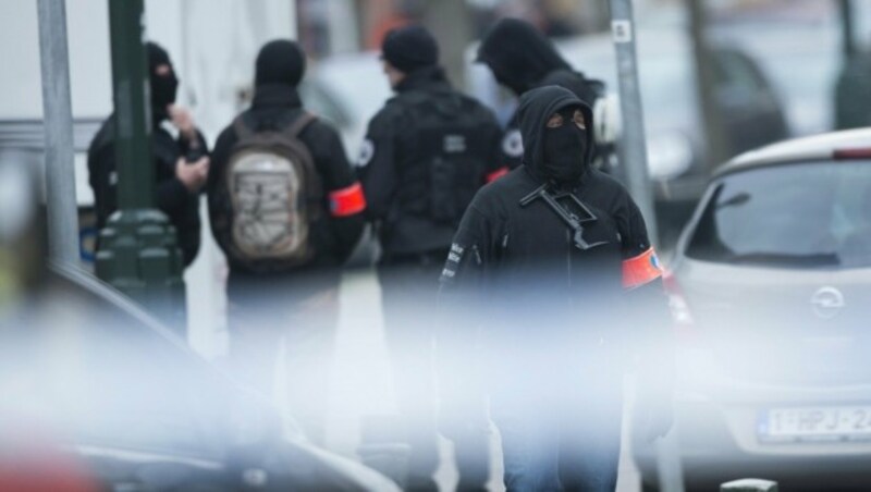 Razzia in Brüssel (Archivbild) (Bild: APA/AFP/Belga/Laurie Dieffembacq)