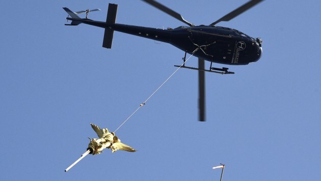 Spektakuläre Aufnahme von der "Flugshow" (Bild: APA/AFP/DAMIEN MEYER)