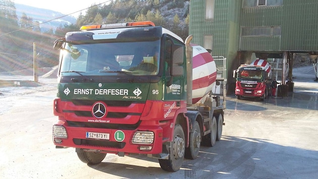 Dieser Betonmischwagen verschwand aus dem Firmengelände von Derfeser in Vomp. (Bild: Derfeser)