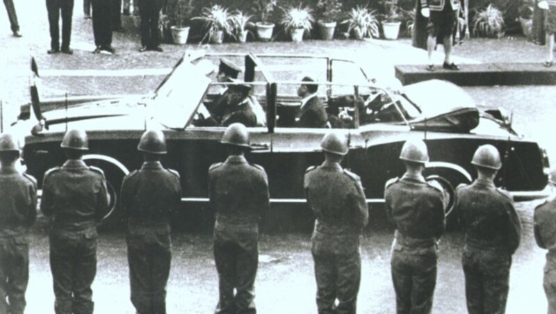 Lancia Flaminia Presidenziale mit Italiens Staatspräsident Segni, 1960 in Rom (Bild: Lancia)