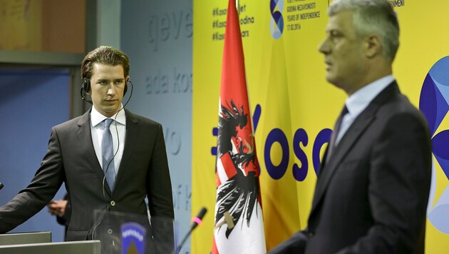 Die Außenminister Kurz und Thaci (Bild: Associated Press)