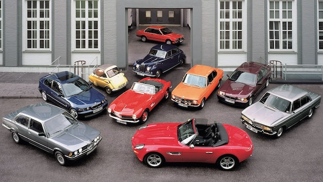 BMWs aus München (v.l.): 3er E21, 3er E46, Isetta, 502, 3er E30, 507, 2002, 3er E36, 2000, vorne Z8 (Bild: BMW Sammlung)