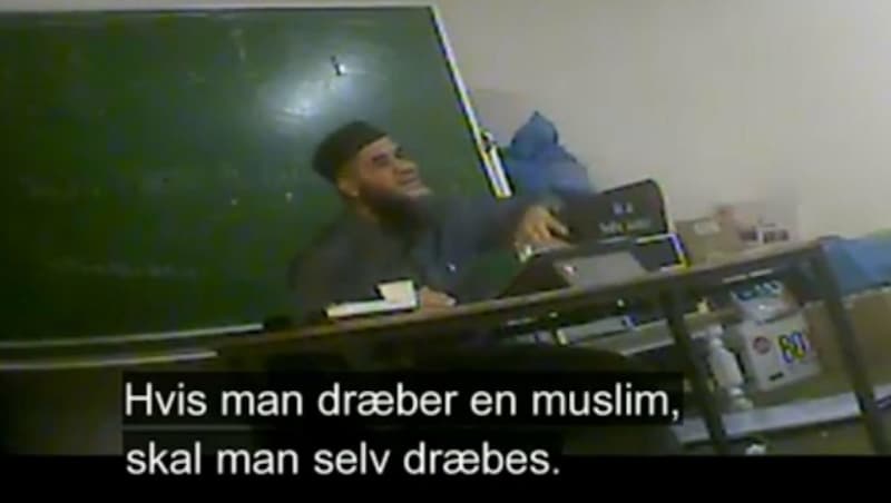 Imam Abu Bilal Ismail verbreitet seine Hassbotschaften. (Bild: TV2)