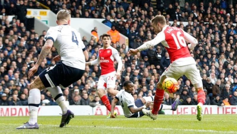 Ramseys Hacken-Tor gegen Tottenham (Bild: AP)