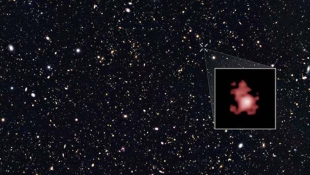 Die Wirtsgalaxie GN-z11 in einer Aufnahme des Hubble-Teleskops. Das Schwarze Loch im Zentrum der Galaxie wurde jedoch erst jetzt entdeckt.   (Bild: NASA, ESA)