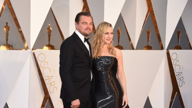 Leonardo DiCaprio mit Kate Winslet (Bild: Jordan Strauss/Invision/AP)