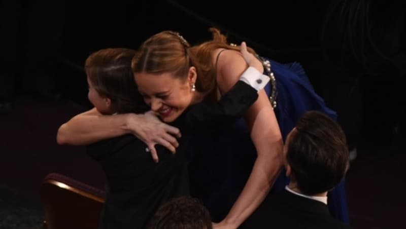 Brie Larson freut sich über ihren Sieg. (Bild: APA/AFP/MARK RALSTON)