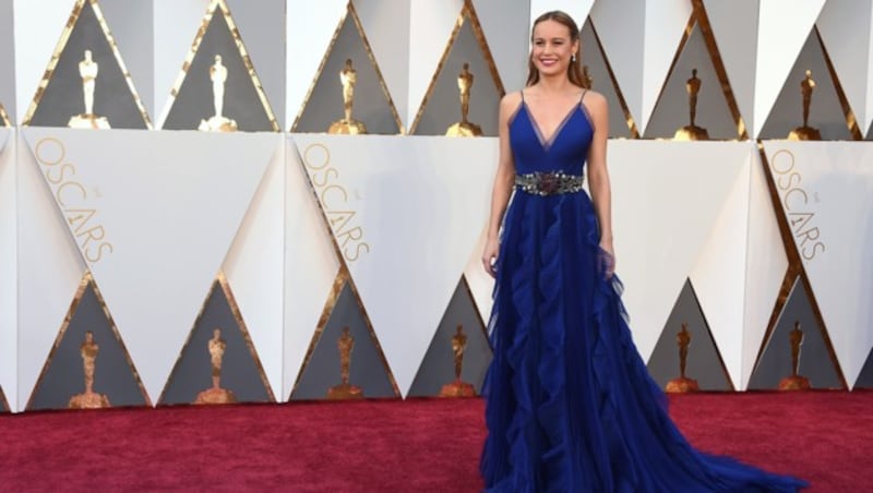 Brie Larson bezauberte in einer nachtblauen Robe von Gucci. (Bild: Jordan Strauss/Invision/AP)