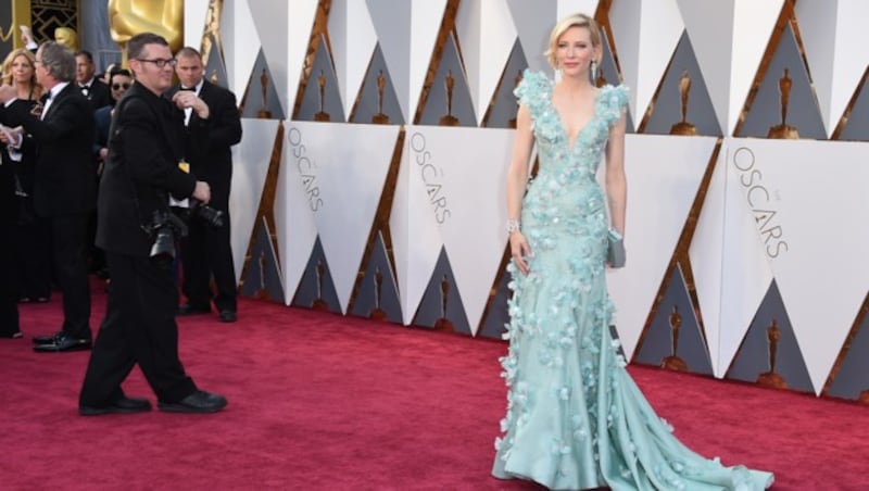 Cate Blanchett in einer mintgrünen Robe von Armani Privé (Bild: Jordan Strauss/Invision/AP)