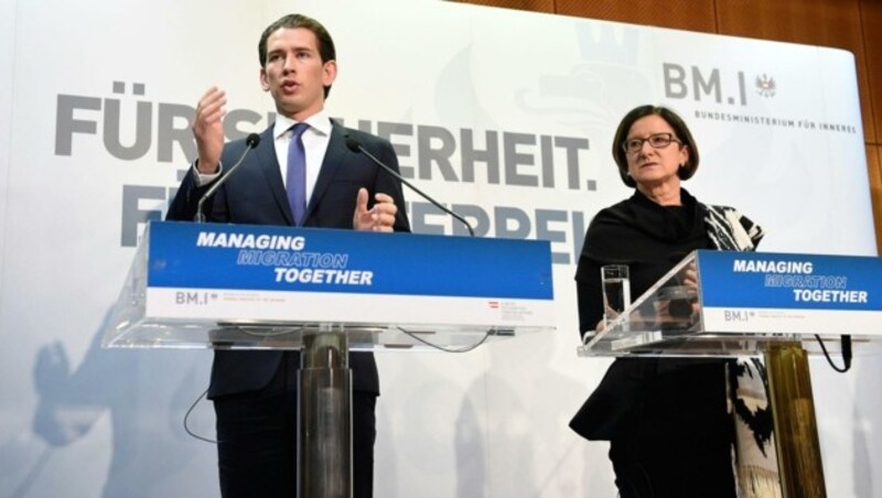 Innenministerin Mikl- Leitner und Außenminister Kurz: Asyl-Pakt mit den Westbalkan-Staaten (Bild: APA/Helmut Fohringer)