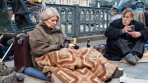 Christiane Hörbiger in "Auf der Straße" (Bild: ARD Degeto/Svenja von Schultzend)