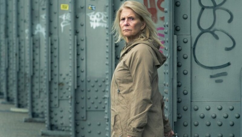 Christiane Hörbiger in "Auf der Straße" (Bild: ARD Degeto/Svenja von Schultzend)