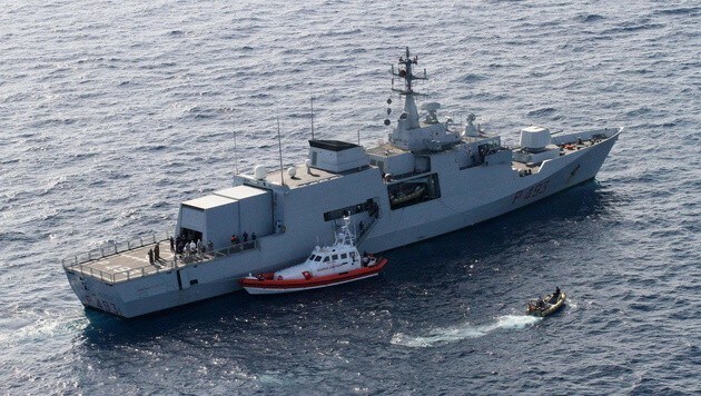 Ein Schiff der italienischen Marine (Bild: ELIO DESIDERIO/EPA/picturedesk.com (Symbolbild))