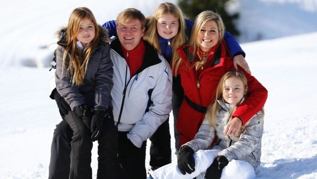 Willem-Alexander mit Maxima und den Prinzessinnen Catharina-Amalia, Alexia (l.) und Ariane (r.) (Bild: AFP)