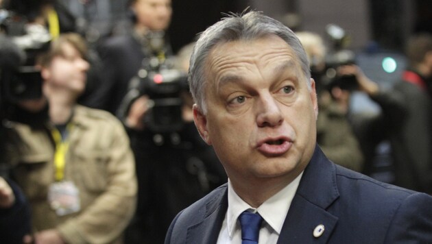 Ungarns Ministerpräsident Viktor Orban erntet auch für seine Abschottungspolitik Kritik. (Bild: AP)