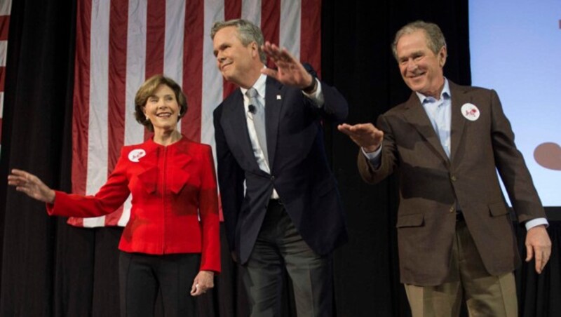 Laura Bush, Jeb Bush und George W. Bush (Bild: APA/AFP)