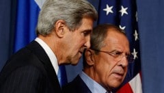 US-Außenminister John Kerry und sein russischer Amtskollege Sergej Lawrow (Bild: AP)