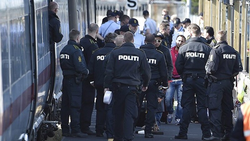 Die dänische Polizei greift hart durch. (Bild: APA/EPA/JENS NORGAARD LARSEN)