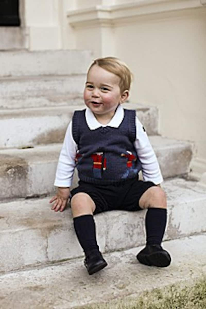 Kein Wunder, bei diesem herzigen Grinsen! (Bild: APA/EPA/TRH The Duke and Duchess)