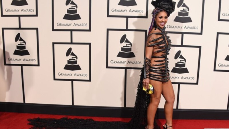 Sängerin Joy Villa kam mit einem Hauch von Nichts. Flop! (Bild: Jordan Strauss/Invision/AP)