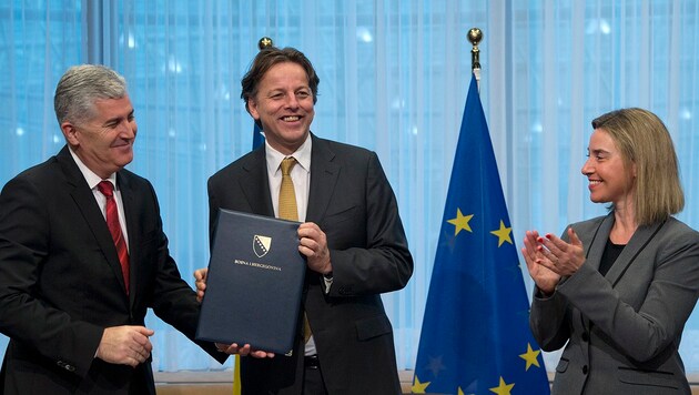 Covic, der niederländische Außenminister Bert Koenders und EU-Außenbeauftragte Federica Mogherini (Bild: Associated Press)