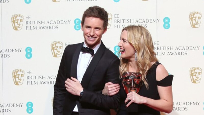 Kate Winslet mit Eddie Redmayne (Bild: Joel Ryan/Invision/AP)