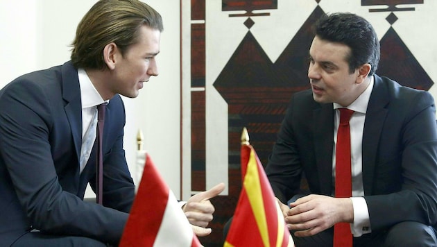 Außenminister Sebastian Kurz mit seinem mazedonischen Amtskollegen Nikola Poposki (Bild: APA/AUSSENMINISTERIUM/DRAGAN TATIC)