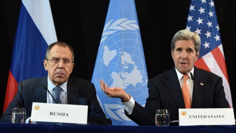 Die Außenminister Sergej Lawrow und John Kerry (Bild: APA/AFP/CHRISTOF STACHE)