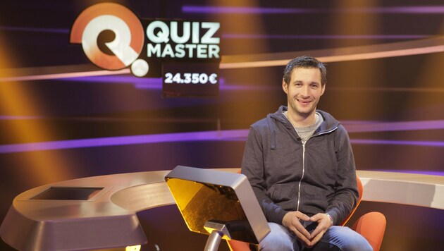Seit zehn Sendungen ungeschlagen: "Quizmaster" Christoph (31). (Bild: ServusTV)